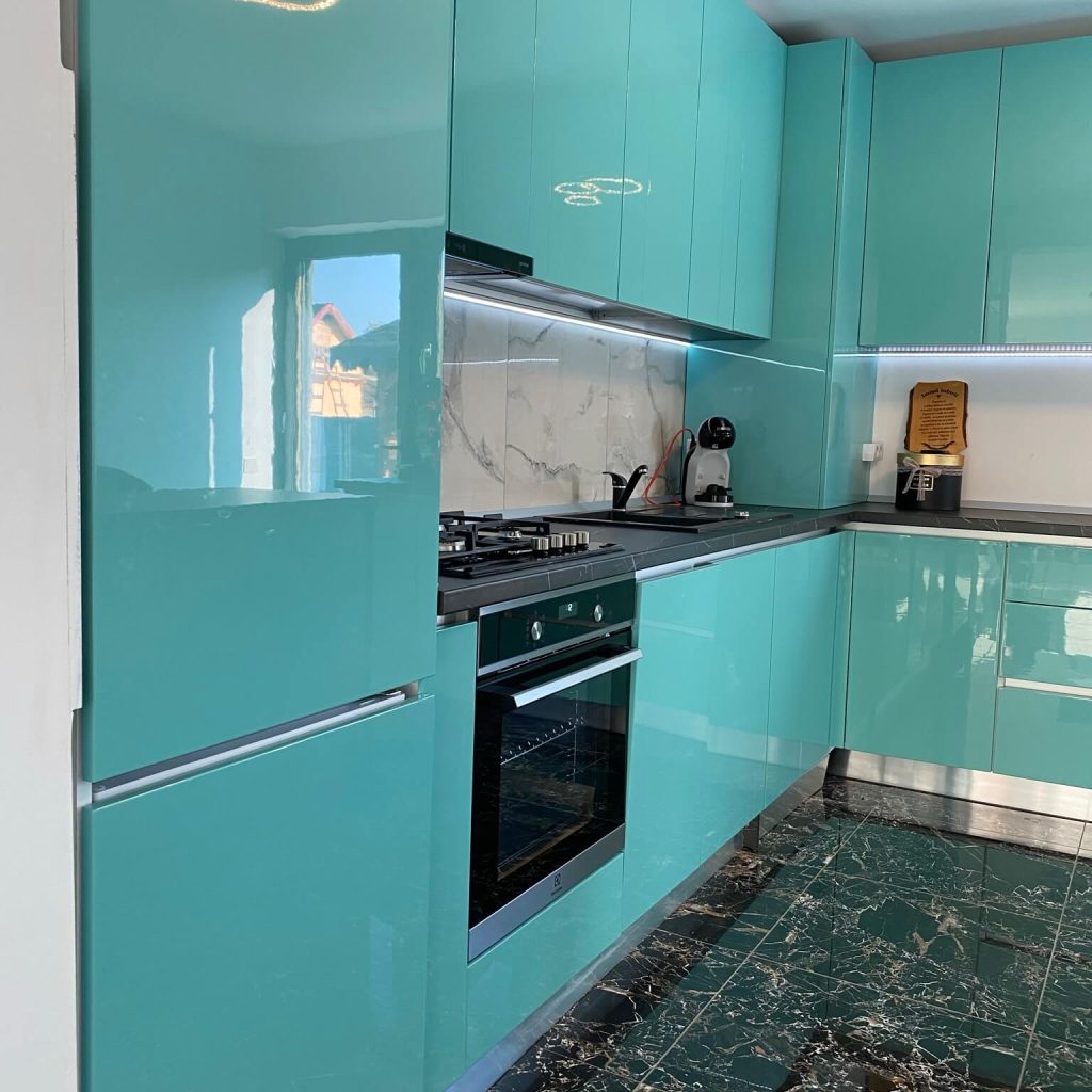 mobila-bucatarie-comanda