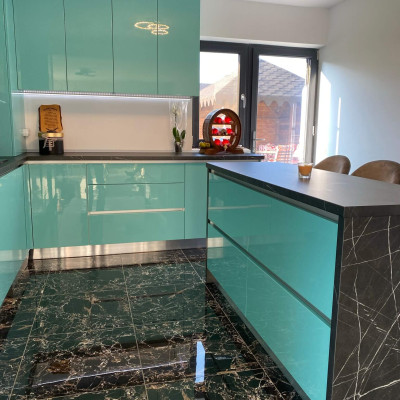 mobila-bucatarie-comanda